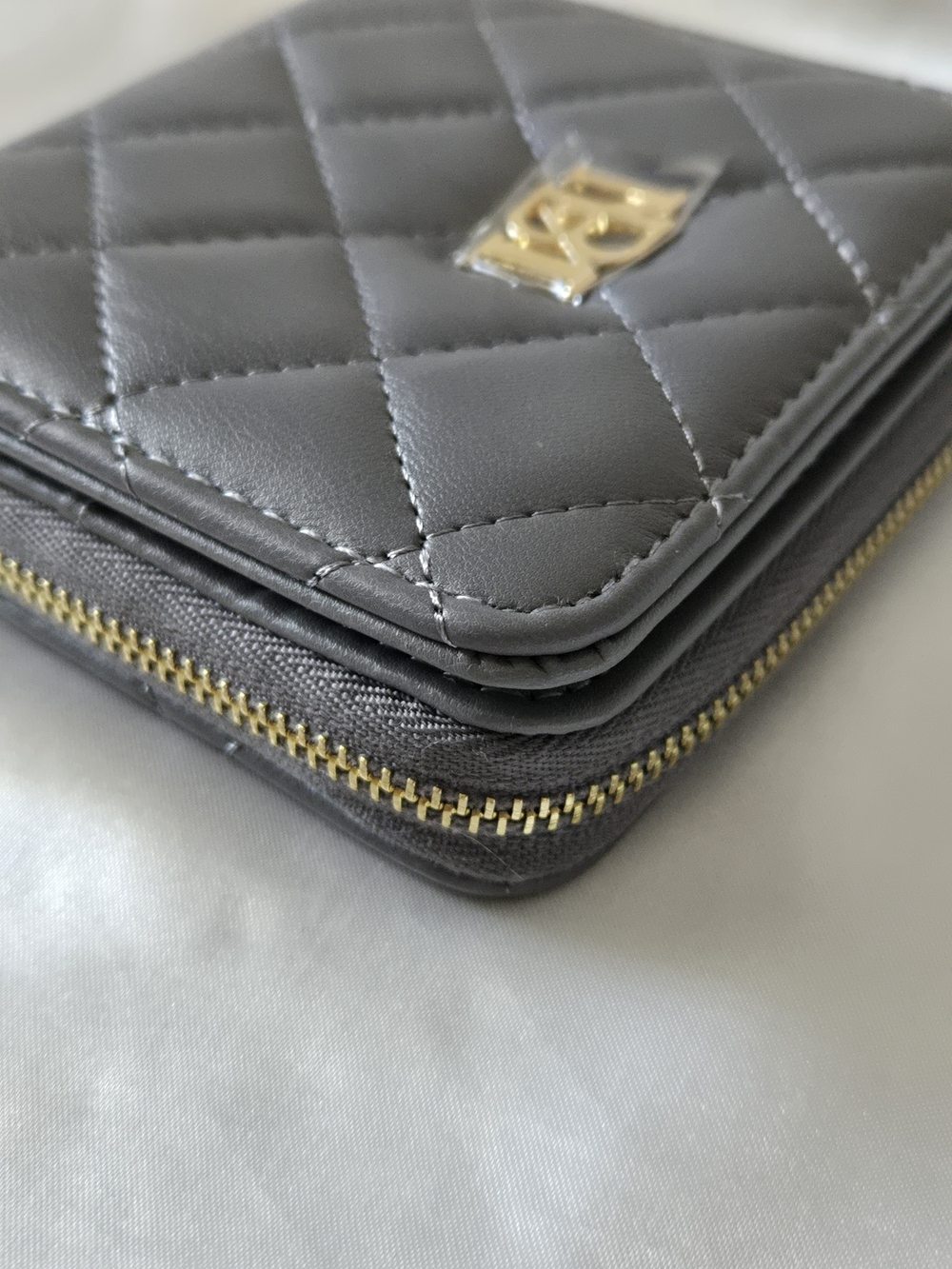 Badgley Mischka NWT Gray Quilted Zip Wallet with Gold Tone Logo - Picture 5 of 9